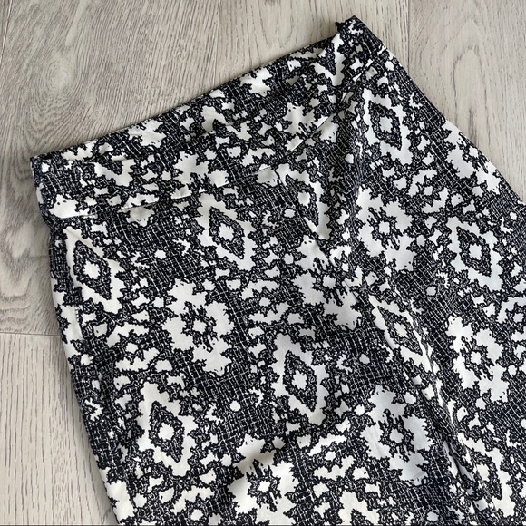 ANGL | Flowy Printed Pants - Picture 3 of 7